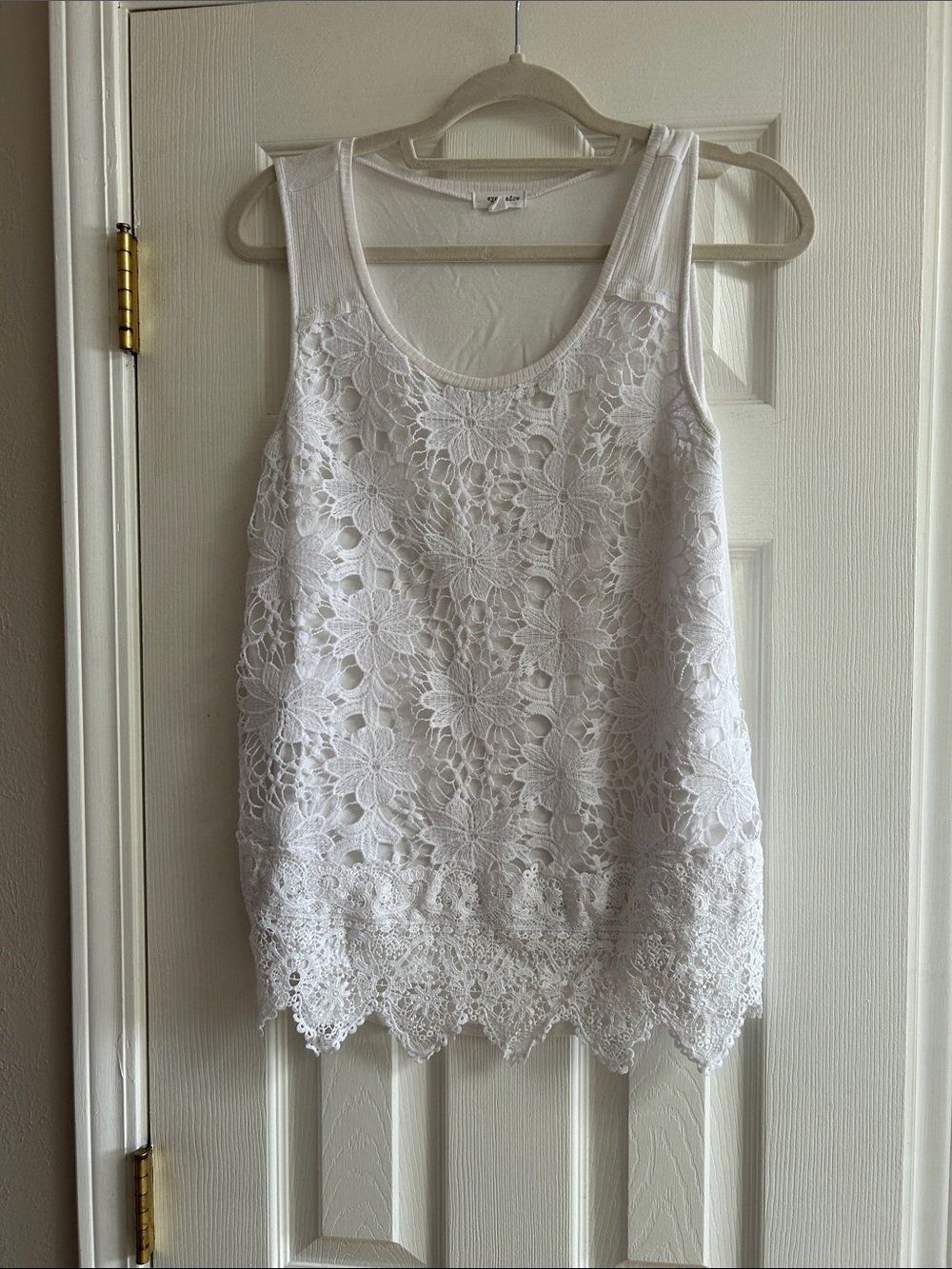 Eyeshadow White Floral Lace Tank